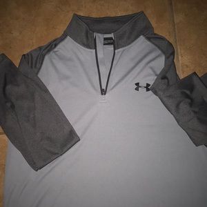 Selling a never worn Under Armour 1/2 zip long slv